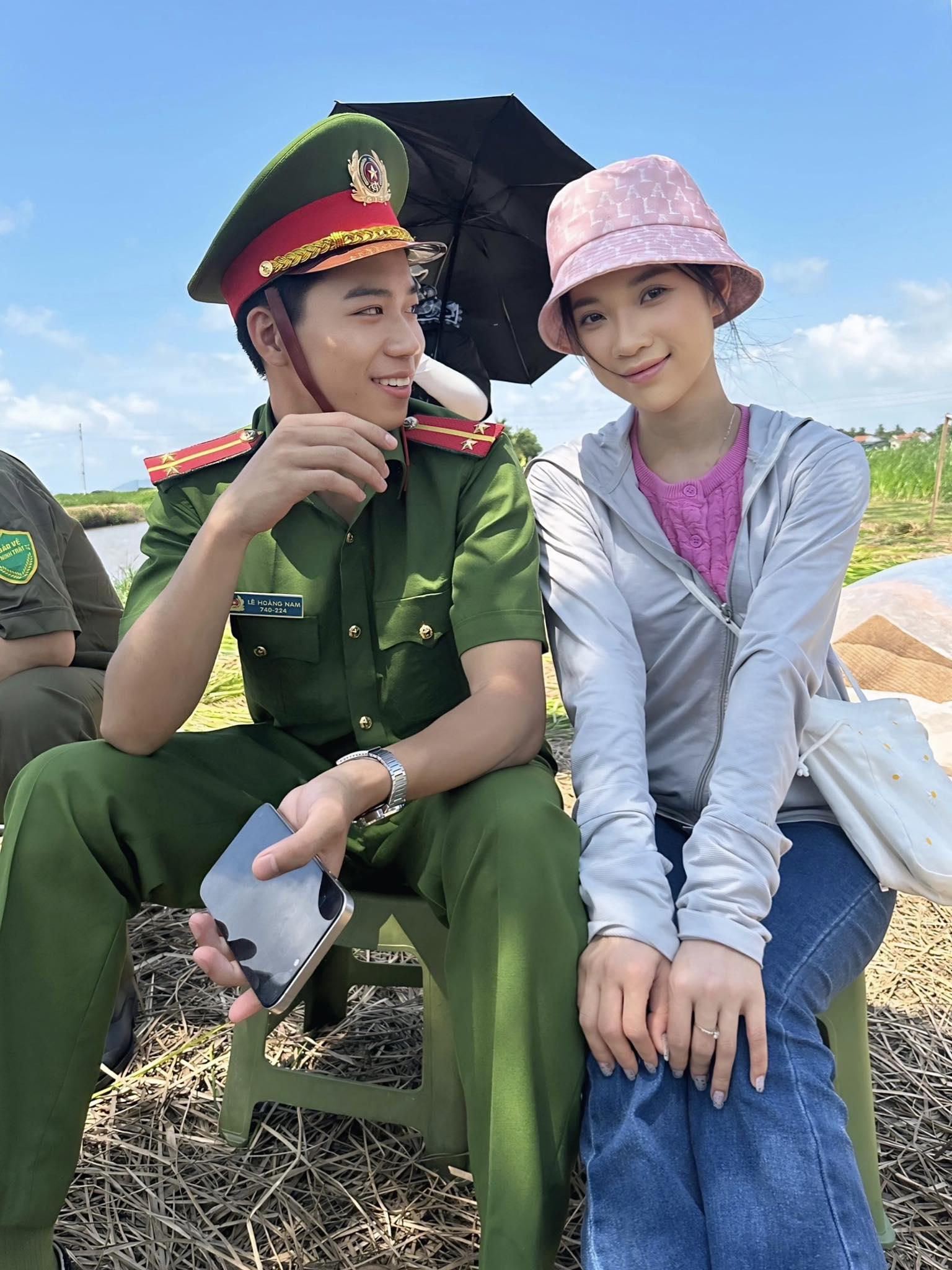 Huy Tít và Hải Vy ở hậu trường Có Anh Nơi Ấy Bình Yên