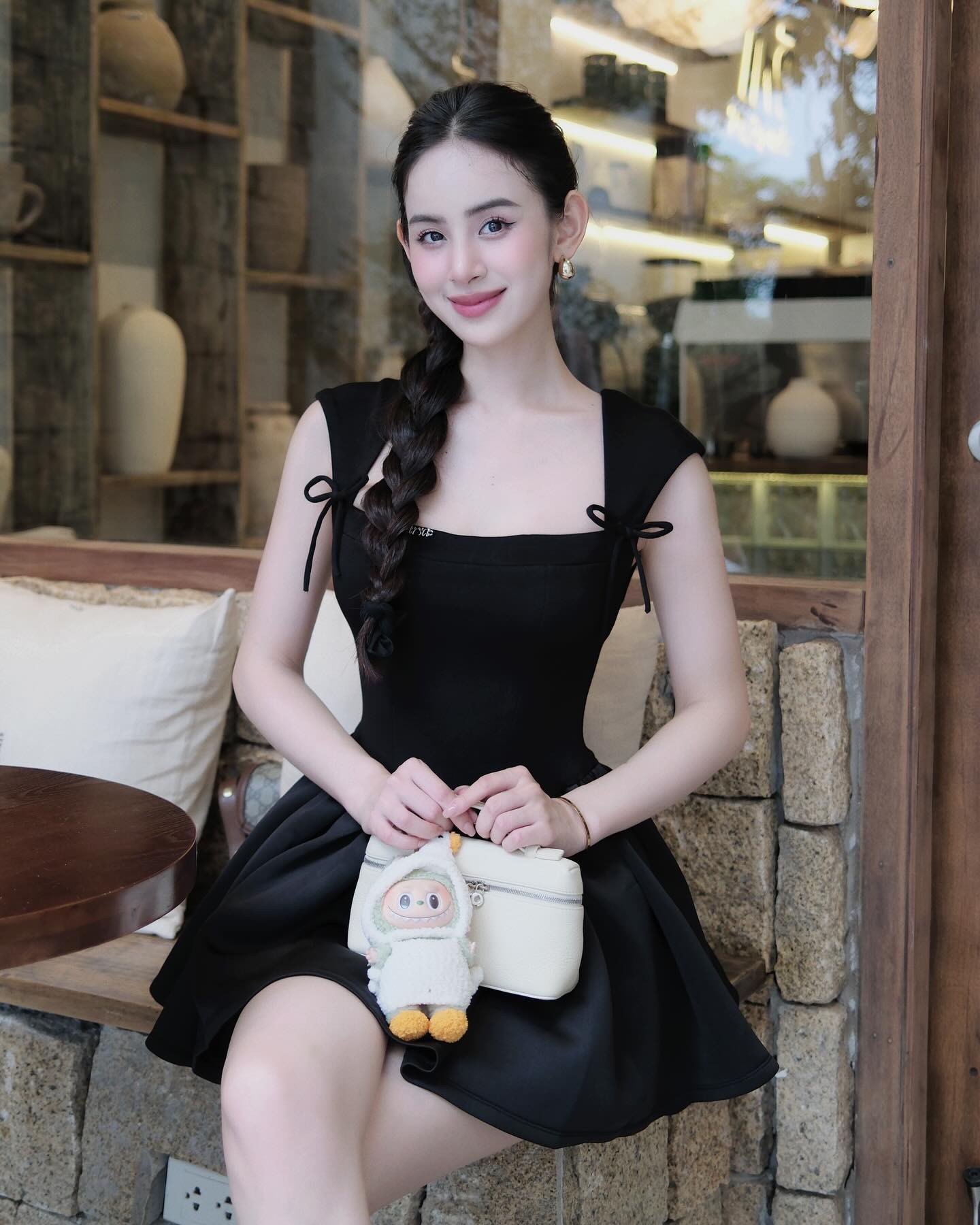 Hương Liên gây ấn tượng khi lấn sân sang mảng phim ảnh