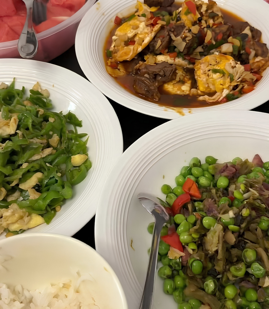 Một bữa cơm của Wei do người giúp việc nấu