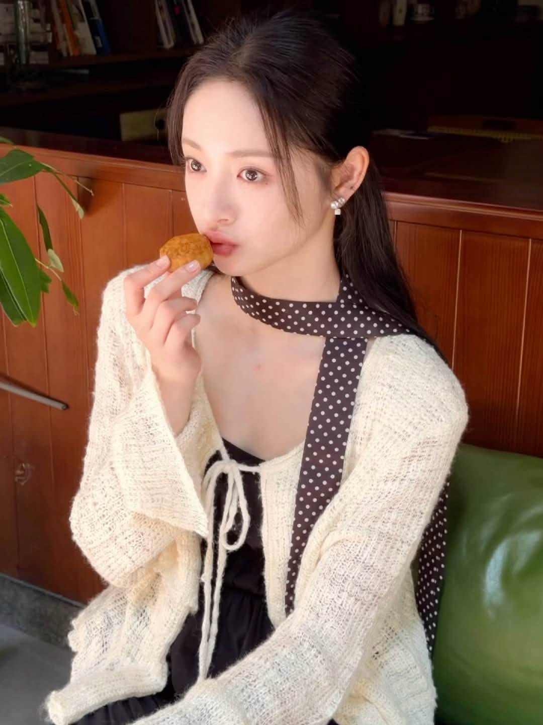 Nữ phụ đẹp nhất phim ngôn tình dân quốc đang hot: Gương mặt như bức tranh thủy mặc, ngoài đời mặc gì cũng cuốn