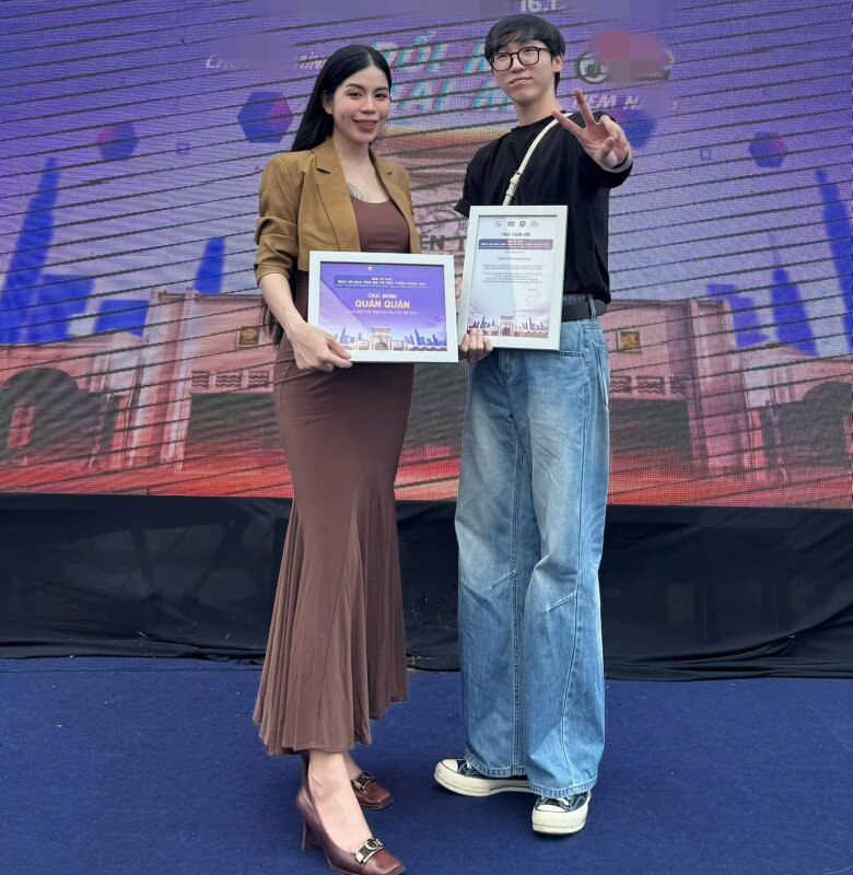 Hằng Du Mục và em trai trước đây (Ảnh: FBNV)