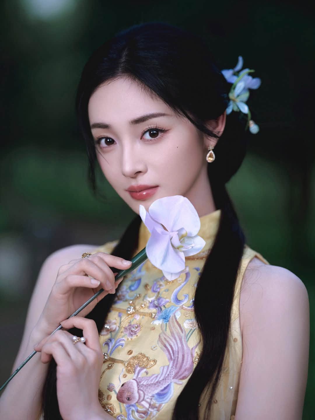 Nữ phụ đẹp nhất phim ngôn tình dân quốc đang hot: Gương mặt như bức tranh thủy mặc, ngoài đời mặc gì cũng cuốn