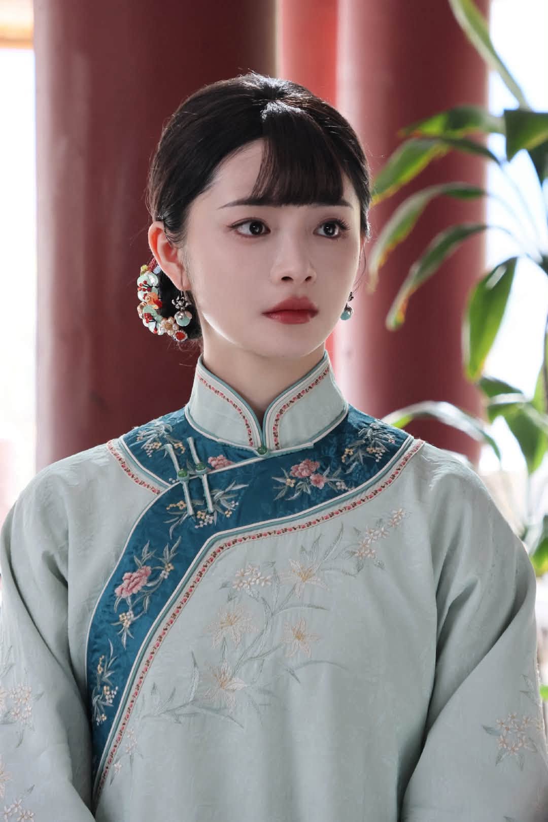 Nữ phụ đẹp nhất phim ngôn tình dân quốc đang hot: Gương mặt như bức tranh thủy mặc, ngoài đời mặc gì cũng cuốn