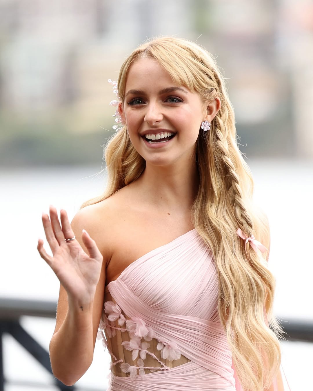 Ác mộng của mọi buổi casting, showbiz có đúng 1 người: Hễ xuất hiện là ai nấy tự giác ra về, trời ban cơ địa ngôi sao