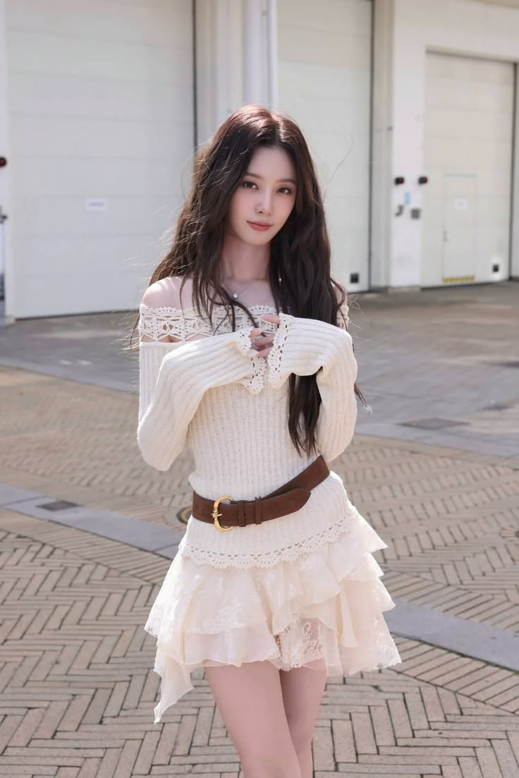 Nàng thơ showbiz “mệnh phượng hoàng”, lấy chồng chủ tịch được cưng như trứng: Mặt xinh dáng xịn, style vừa điệu vừa sang