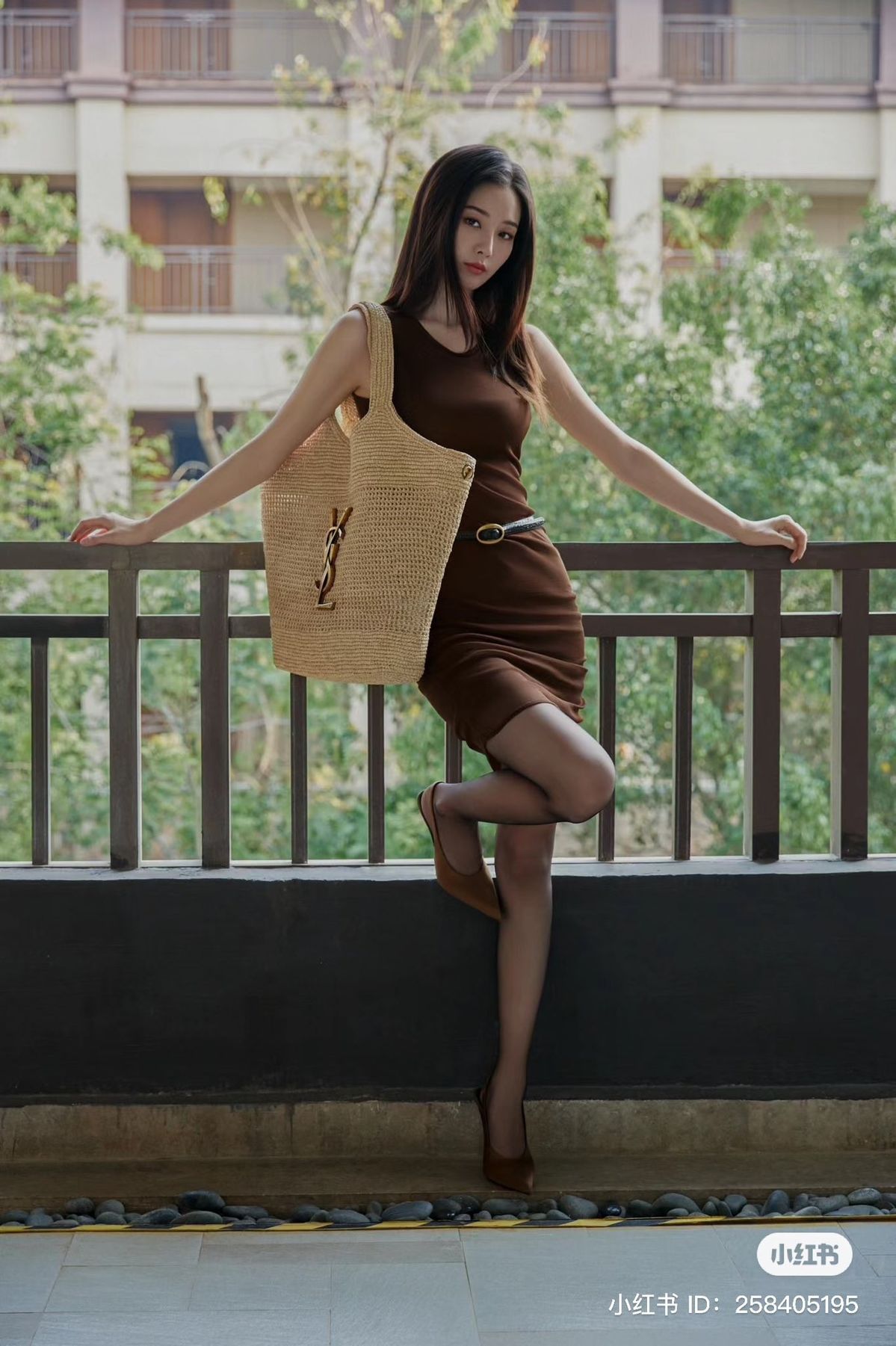 Nàng thơ showbiz “mệnh phượng hoàng”, lấy chồng chủ tịch được cưng như trứng: Mặt xinh dáng xịn, style vừa điệu vừa sang