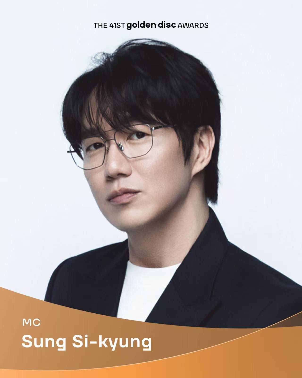 Với Sung Si-Kyung, Golden Disc Awards lần thứ 41 đánh dấu năm thứ 11 nam ca sĩ đảm nhận vai trò MC của lễ trao giải