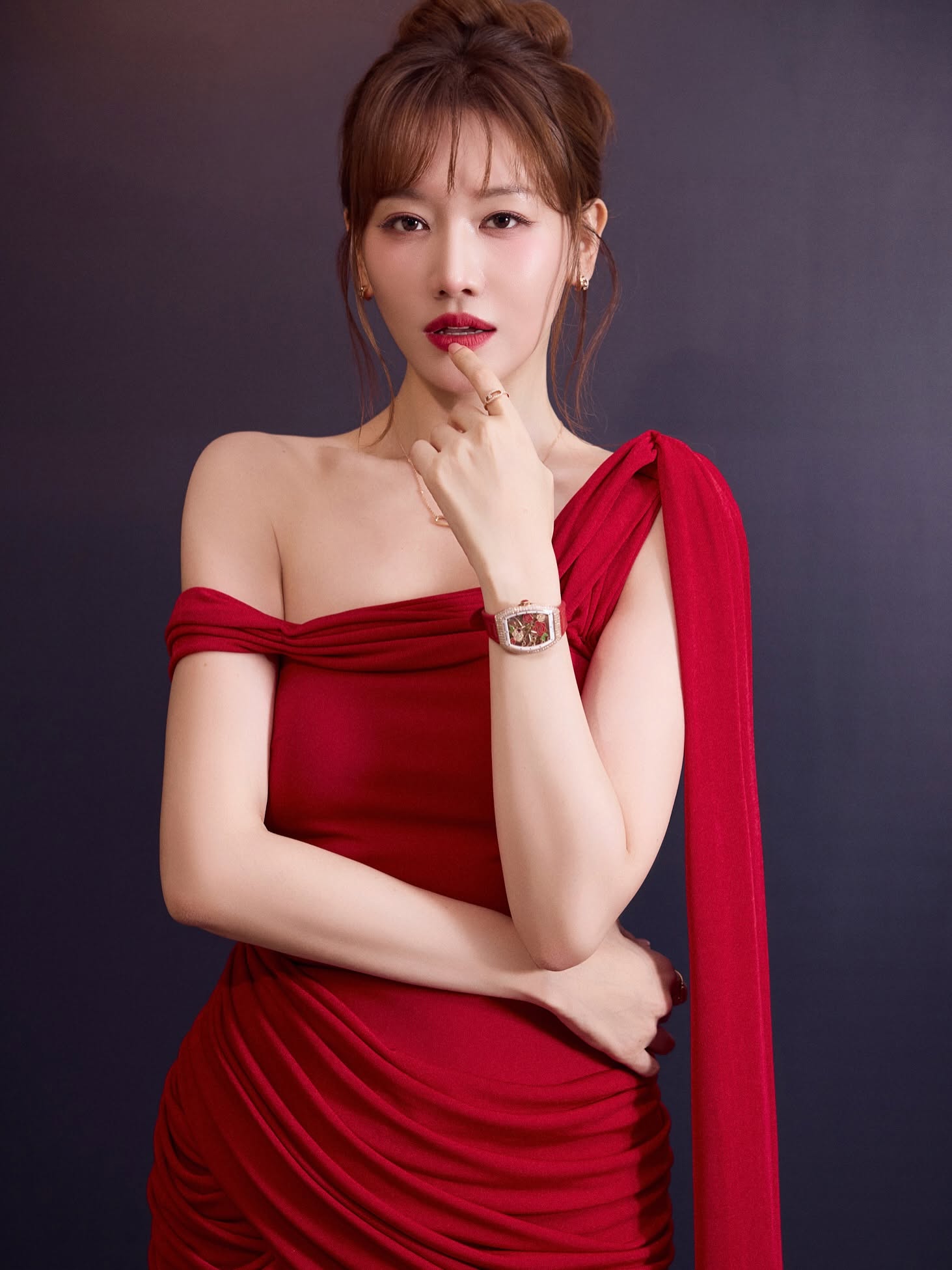 Mỹ nhân 2 dòng máu Việt - Hàn cưới chồng quyền lực nhất nhì Vbiz: 41 tuổi vẫn quá đỗi trẻ đẹp, mặc gì cũng có gu