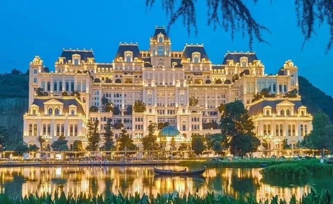 Toàn cảnh dinh thự tư nhân lớn nhất Trung Quốc: Một thế giới đồ sộ, xa hoa vượt khỏi mọi hình dung của con người!