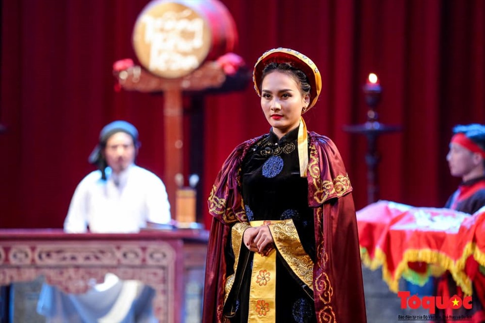 Nữ diễn viên vừa được Chủ tịch UBND TP Hà Nội khen thưởng, đạo diễn Pháp đích thân sang tận Việt Nam casting
