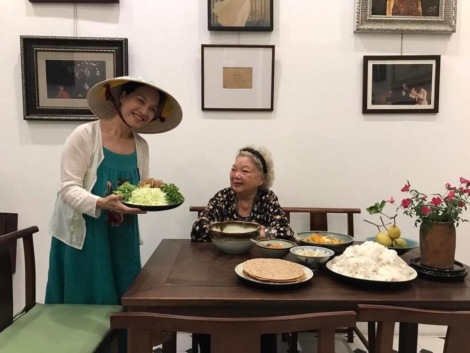 Cận cảnh căn nhà cổ 100 năm tuổi ở Hà Nội của nữ diễn viên sân khấu trẻ nhất được phong NSND