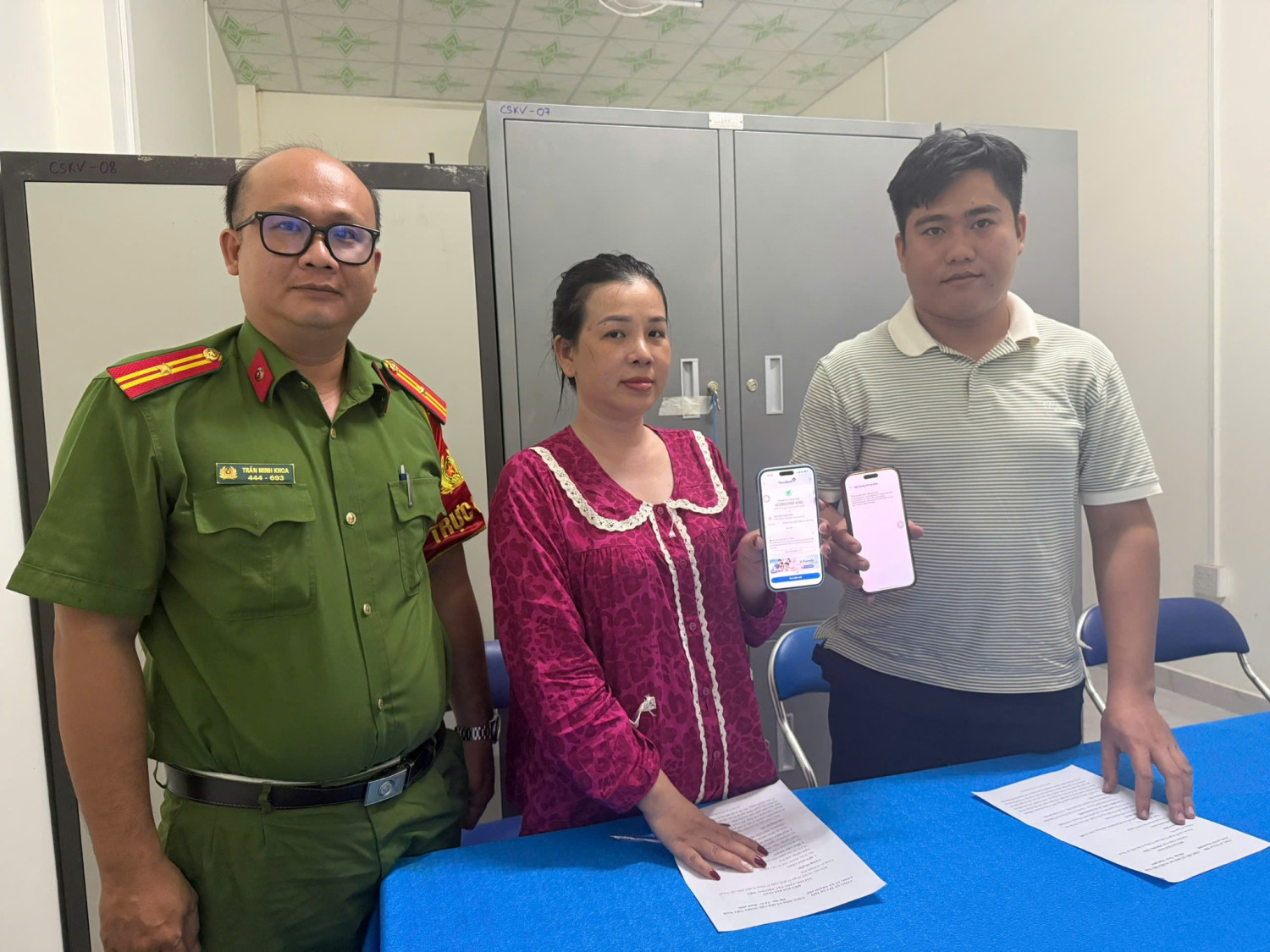 Hai bên xác nhận hoàn trả 41 triệu đồng tại Công an xã Thạnh Phú. Ảnh: Công an thành phố Cần Thơ