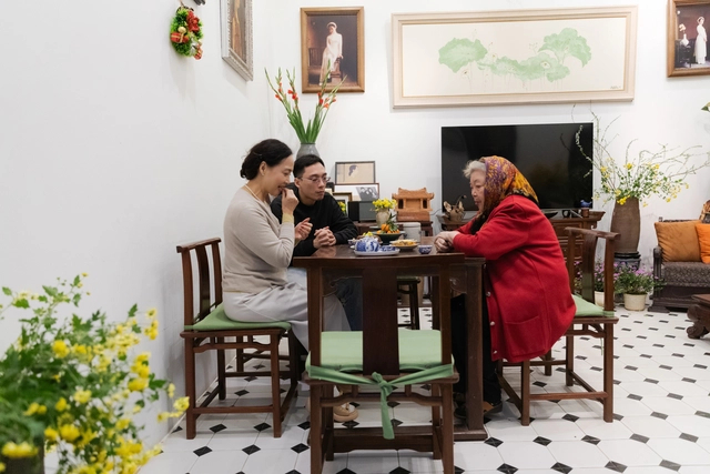 Cận cảnh căn nhà cổ 100 năm tuổi ở Hà Nội của nữ diễn viên sân khấu trẻ nhất được phong NSND