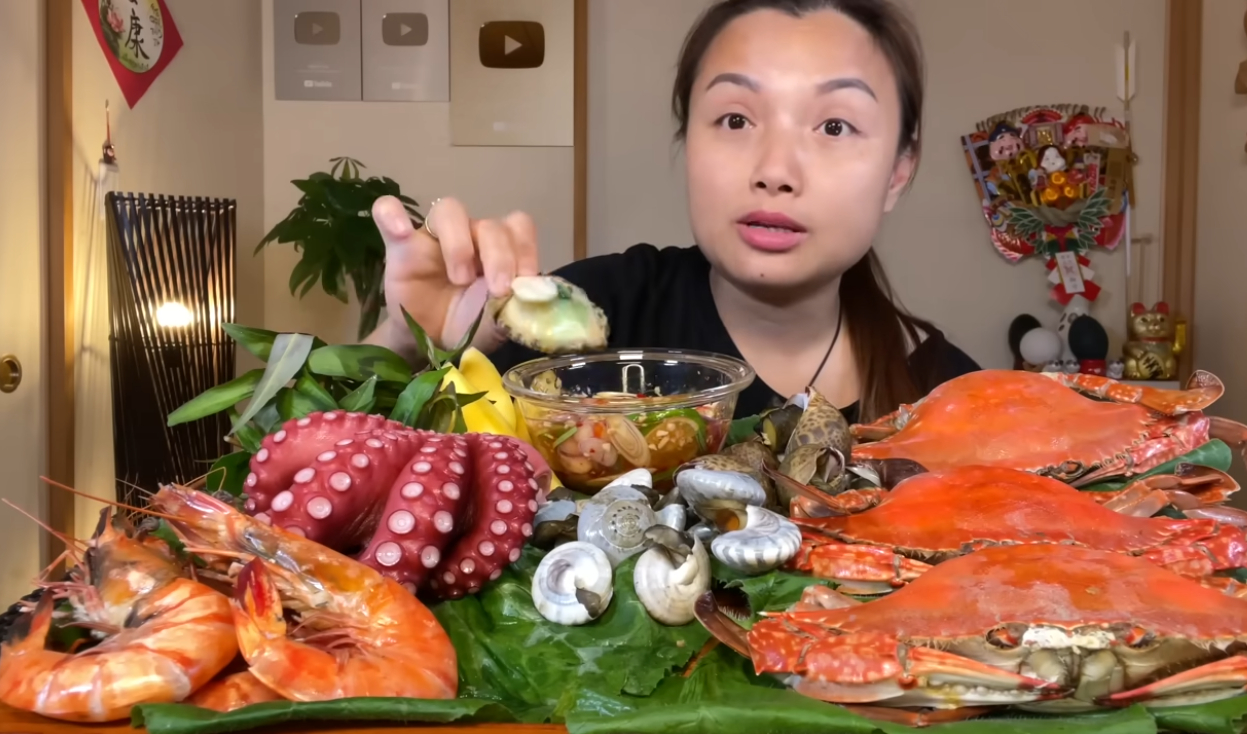   Quỳnh Trần JP (Ảnh cắt từ clip)  