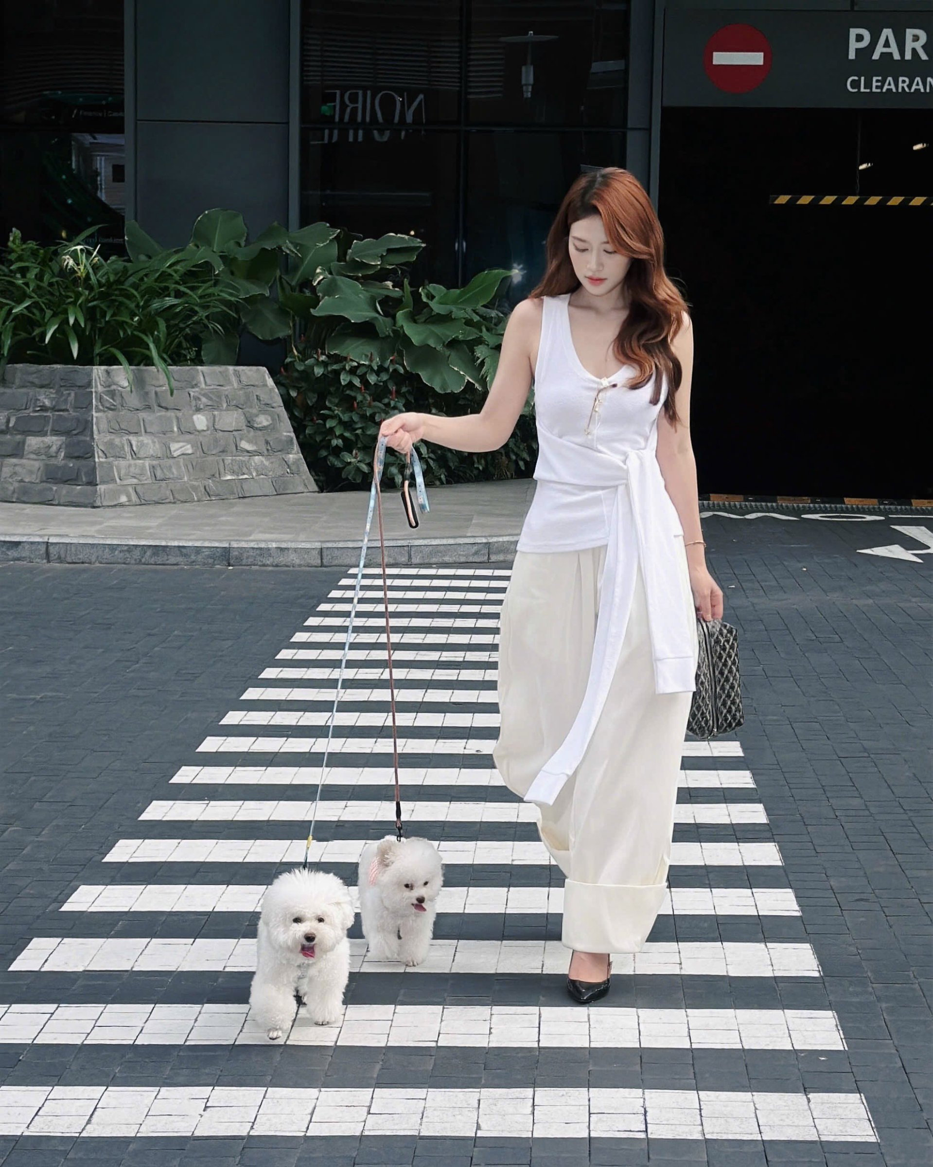 Soi style nữ chính phim Việt dẫn đầu phòng vé: