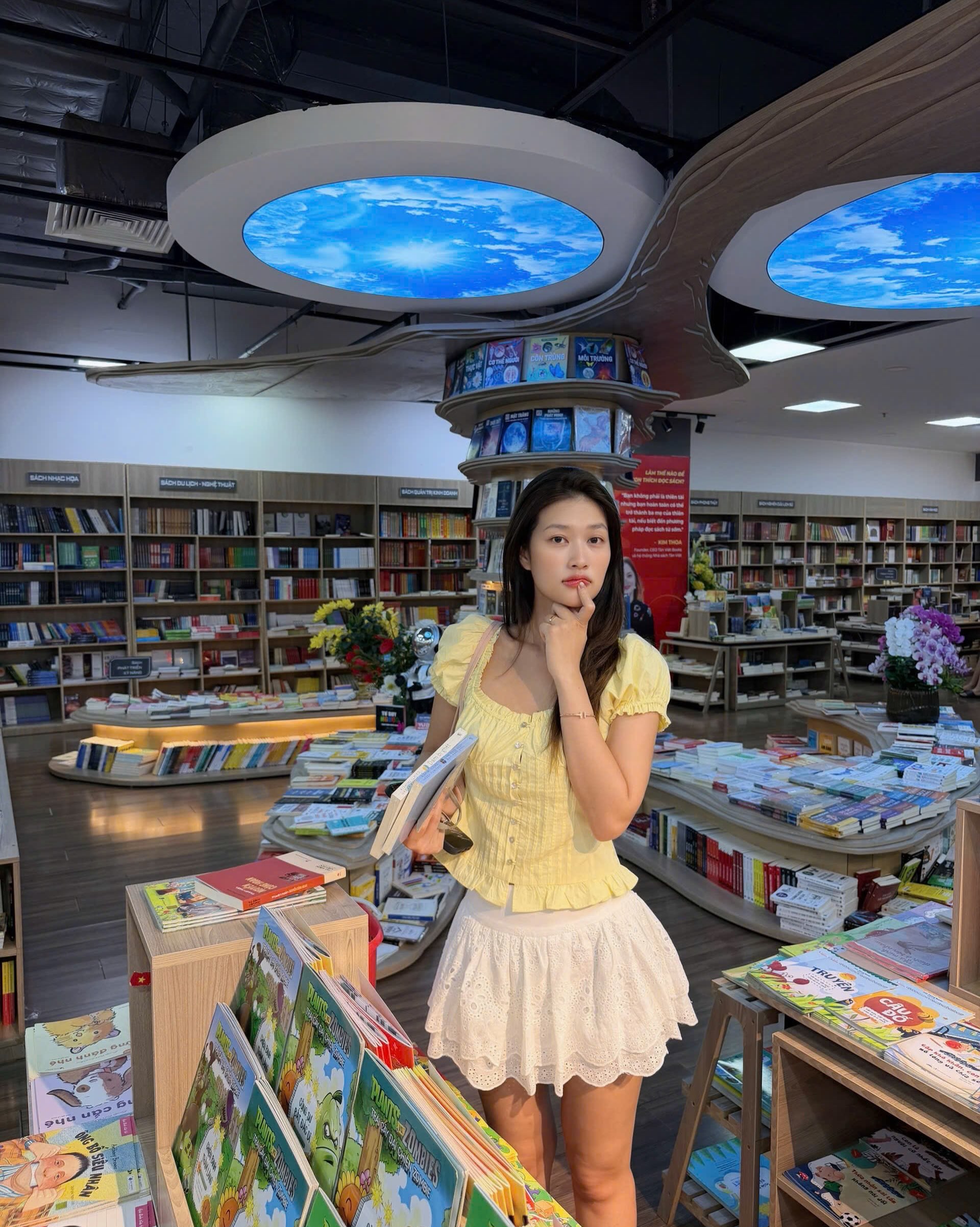 Soi style nữ chính phim Việt dẫn đầu phòng vé:
