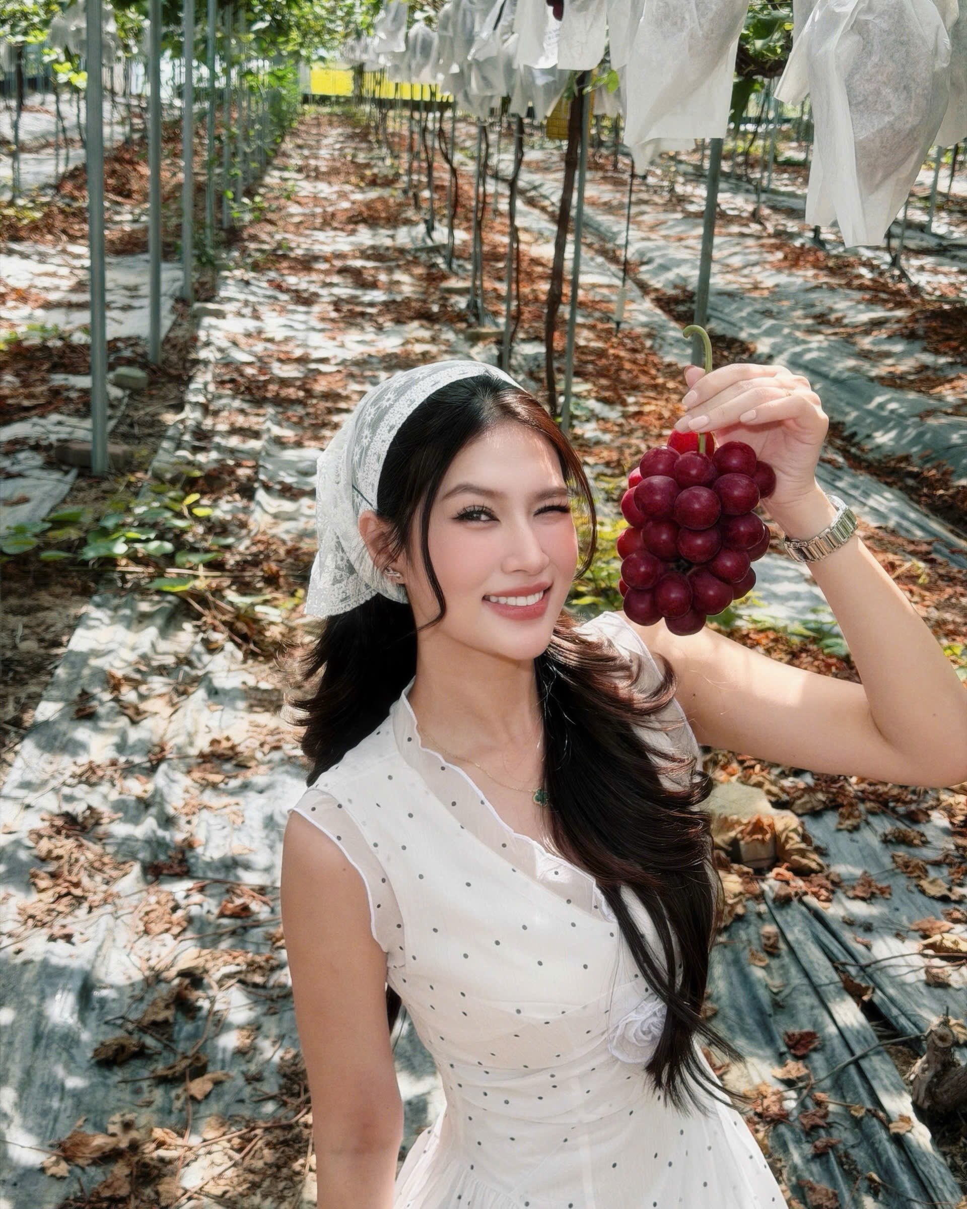 Soi style nữ chính phim Việt dẫn đầu phòng vé: