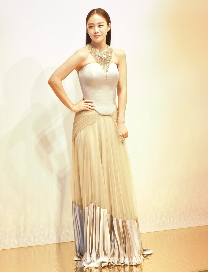 Vẻ ngọt ngào, cuốn hút của Kim Tae Hee ở event mới.