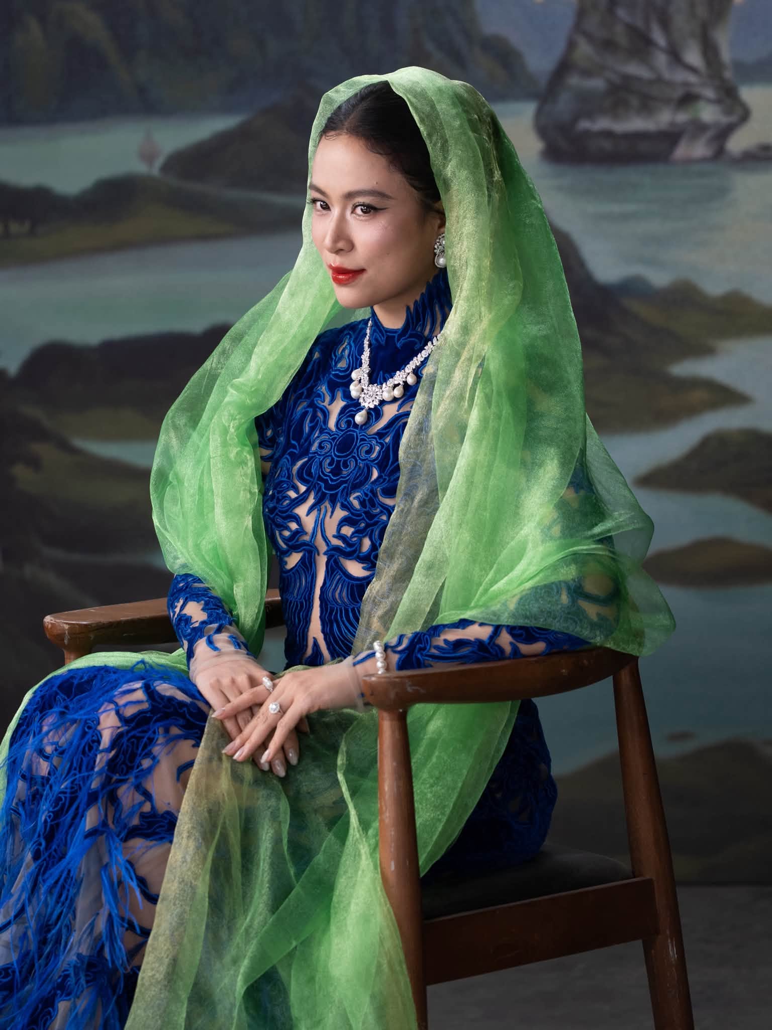 Hoàng Thùy Linh vừa trở lại đường đua âm nhạc với MV Thầy Dùi