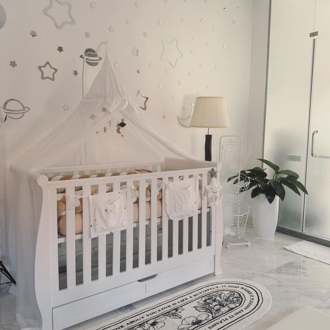 Vợ chồng Linh Rin thiết kế căn phòng với tông trắng chủ đạo