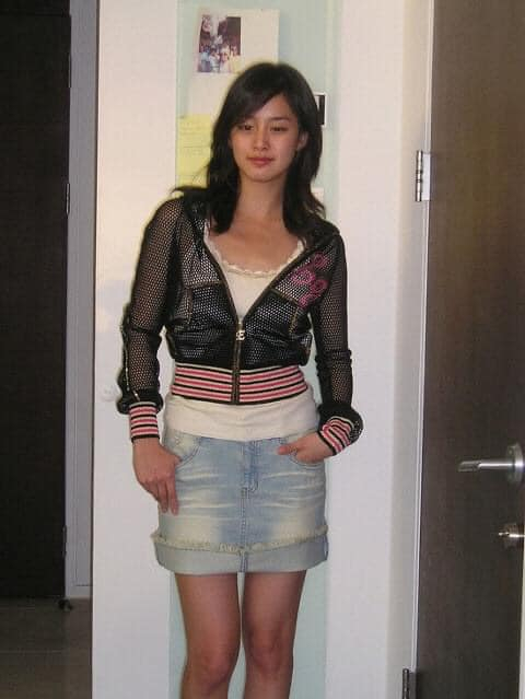 Kim Tae Hee tốt nghiệp Cử nhân ngành Thiết kế Thời trang - Đại học Quốc gia Seoul.