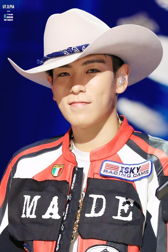 T.O.P kết thúc hợp đồng với YG Entertainment và sau đó đơn phương xác nhận rời nhóm