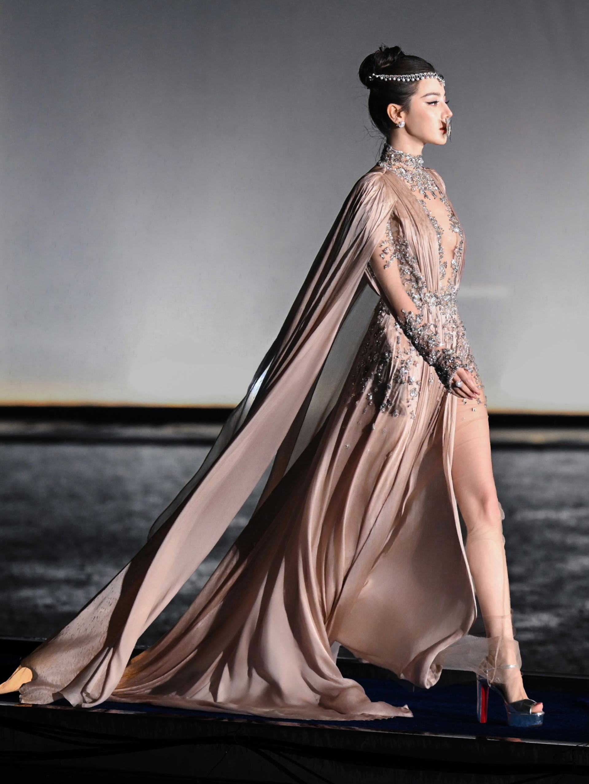 Thiết kế Zuhair Murad Haute Couture bám sát chủ đề 