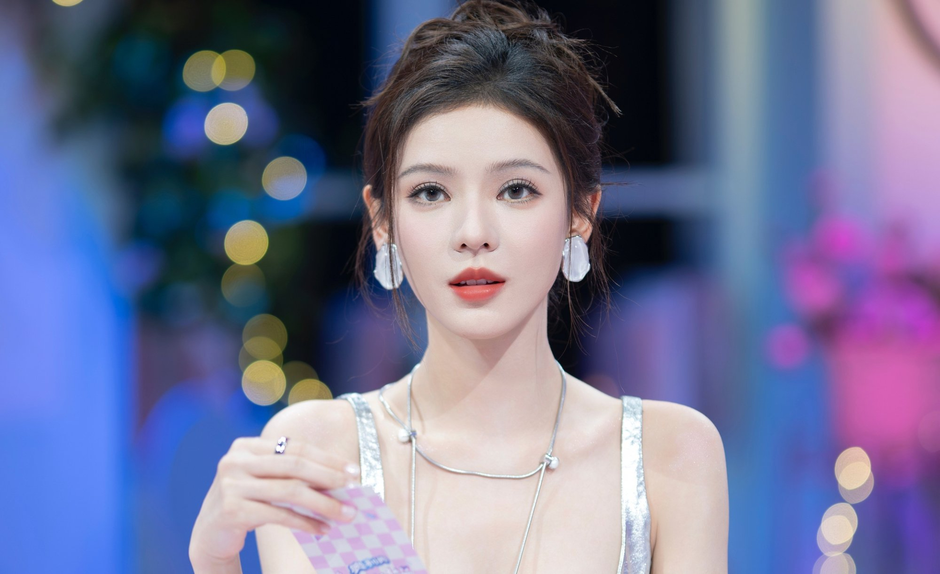 10 mỹ nhân Trung Quốc đẹp không góc chết: Dương Mịch át vía Địch Lệ Nhiệt Ba, top 1 càng tranh cãi càng khó chê