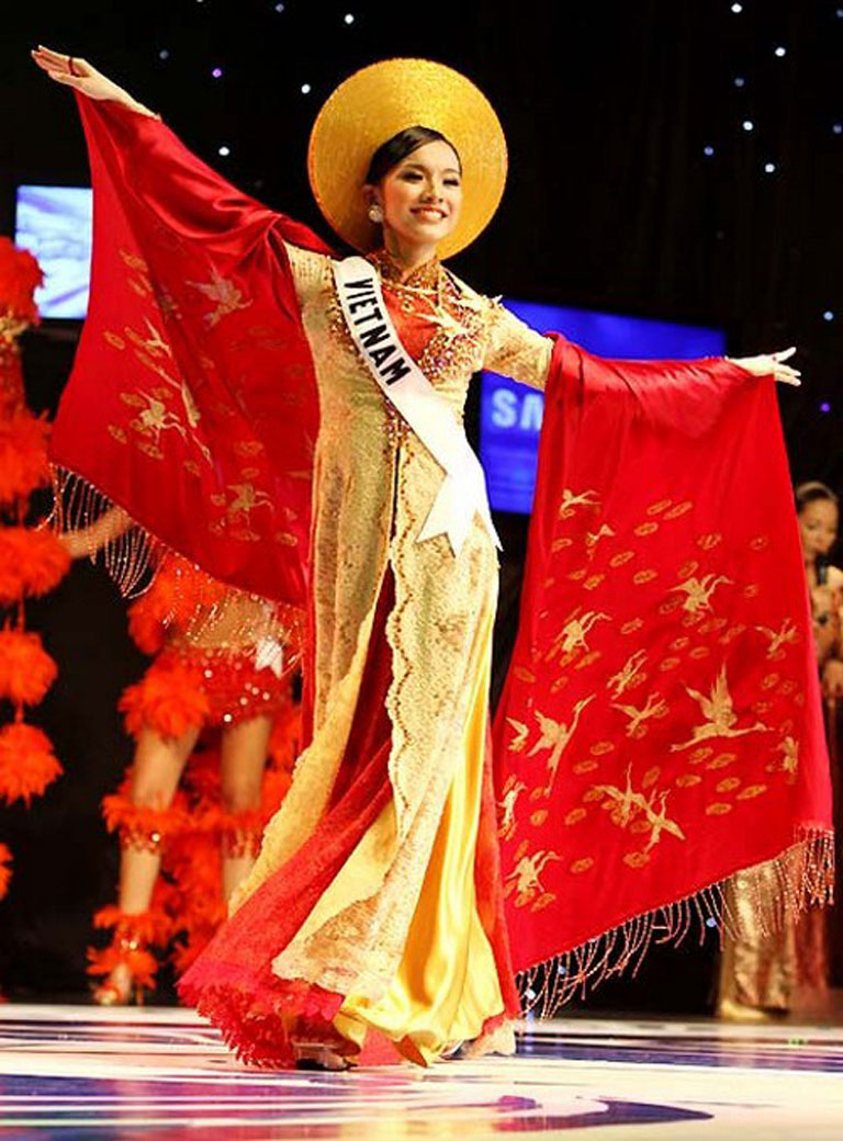 Thuỳ Lâm là chủ nhân đầu tiên của chiếc vương miện Hoa hậu Hoàn Vũ Việt Nam khi cuộc thi tổ chức năm 2008.