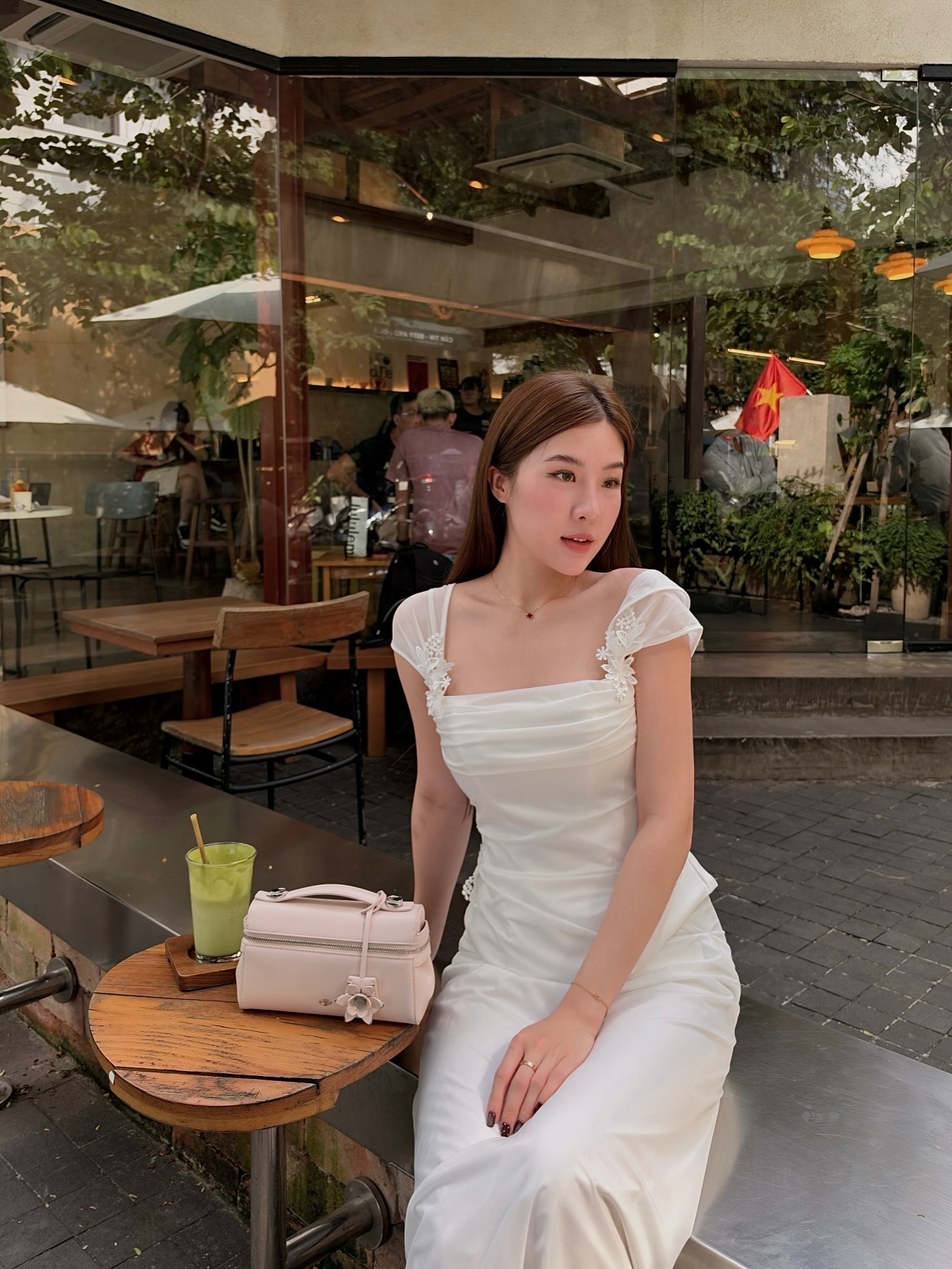 Nữ chính MV triệu view đang hot đảo điên TikTok: Nhan sắc ngọt ngào gây thương nhớ, ngoài đời mặc gì cũng cuốn