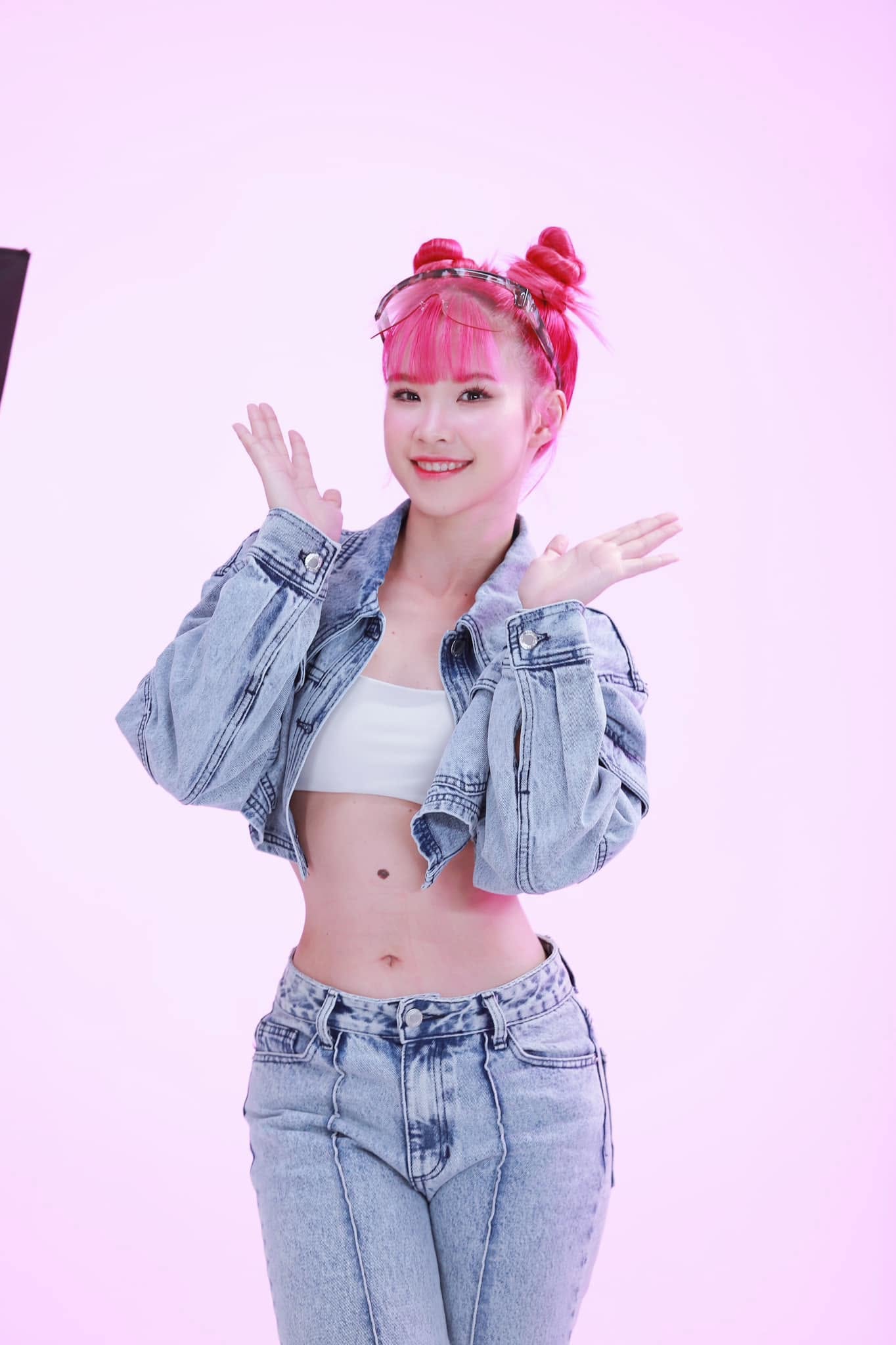 Nhắc đến những nghệ sĩ từng nổi bật của Vpop giai đoạn những năm 2010, Khởi My là cái tên được nhiều khán giả nhớ đến nhờ loạt ca khúc đình đám, phong cách trẻ trung cùng khả năng hoạt ngôn duyên dáng.