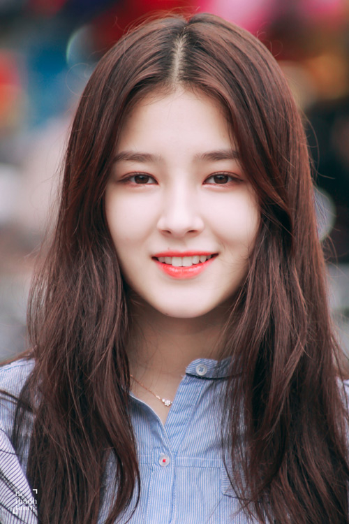 Hot girl phố đi bộ Hà Nội 9 năm trước vừa được đề cử gương mặt đẹp nhất thế giới