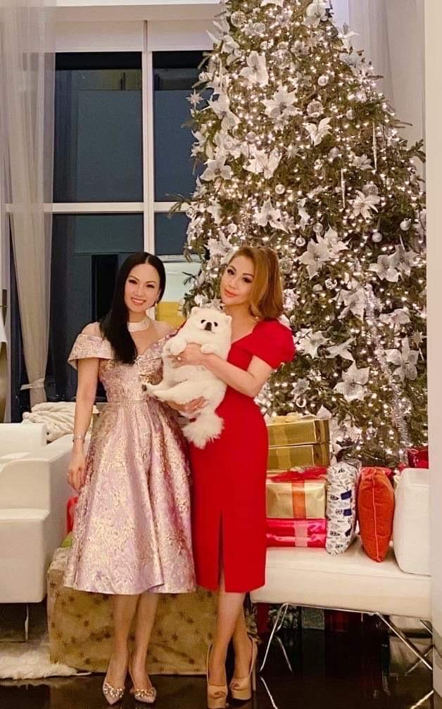 Hình ảnh ca sĩ Minh Tuyết trong dịp sang thăm nhà chị gái Hà Phương