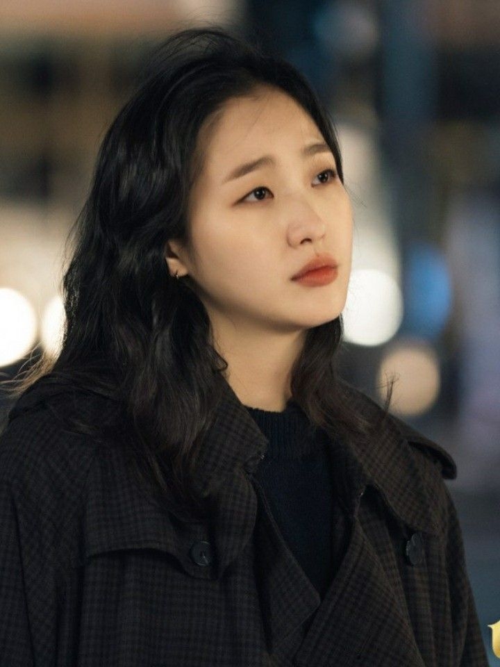 Vai diễn đầy cảm xúc trong You and Everything Else giúp Kim Go Eun được đề cử Thị hậu ở giải Baeksang.