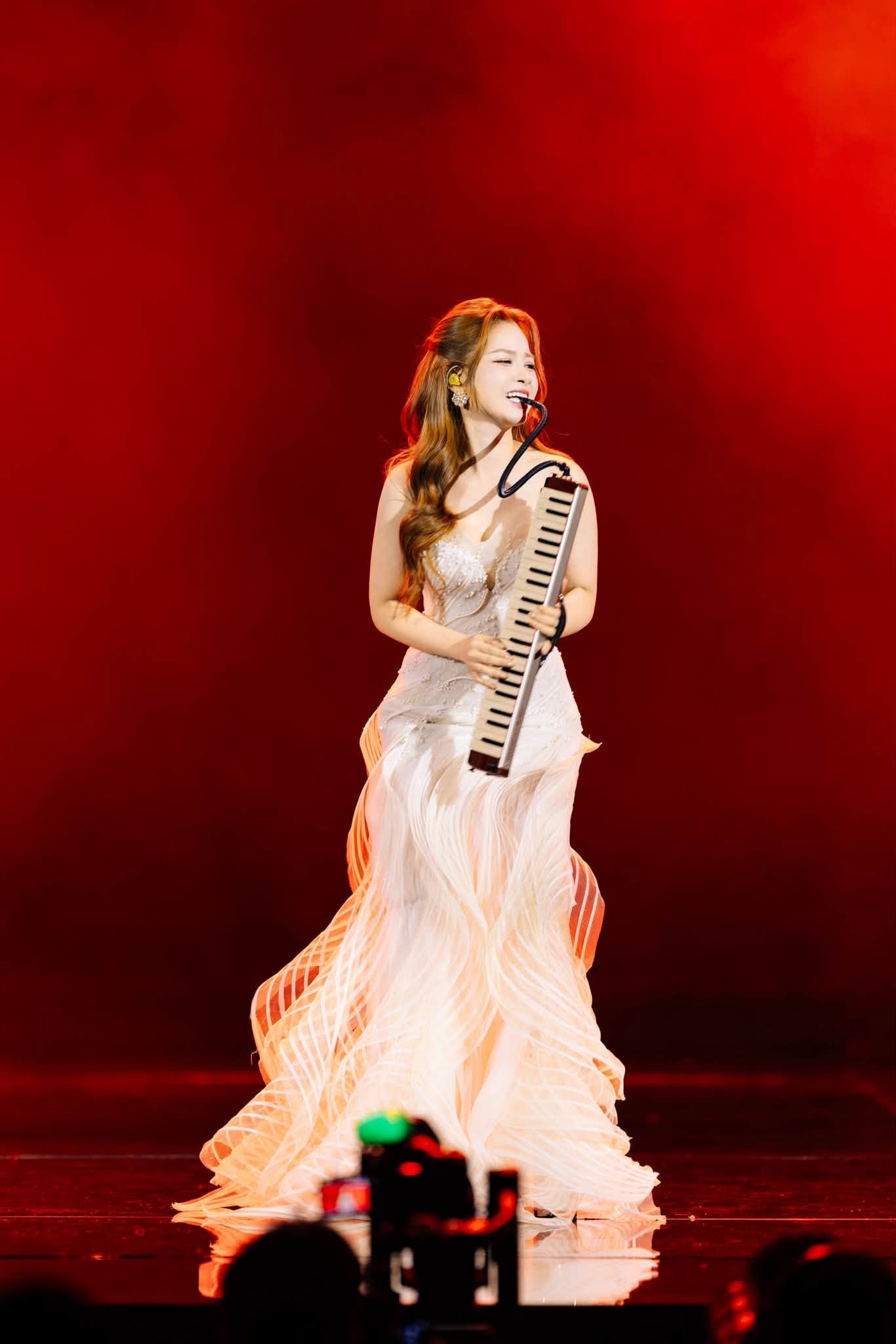 Dương Hoàng Yến được biết đến là một trong những nghệ sĩ đắt show hàng đầu làng nhạc hiện tại