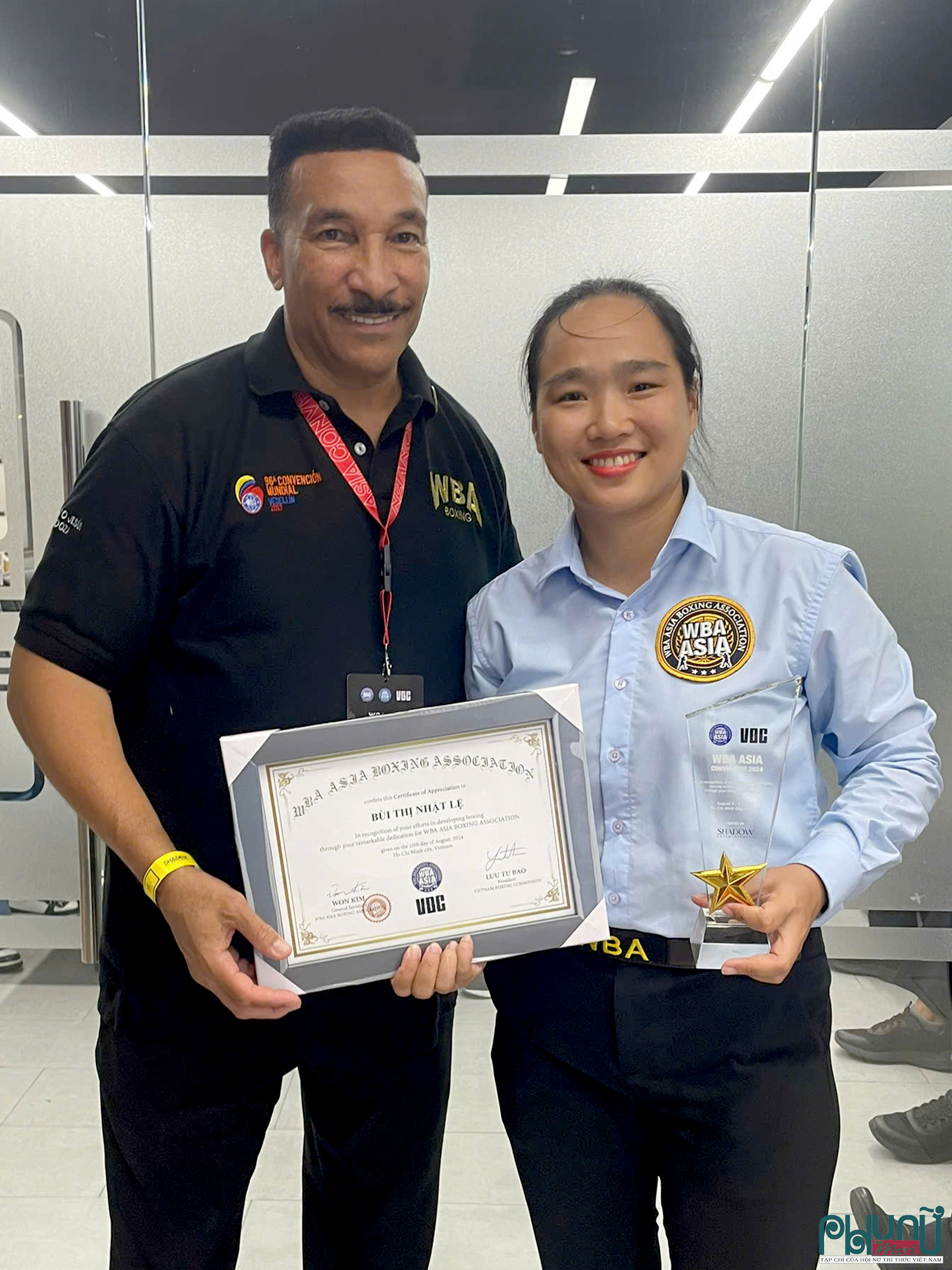 Nhật Lệ được trao tặng cúp, bằng khen của hiệp hội WBA ASIA và Ban Quyền Anh Chuyên Nghiệp Việt Nam tại Hội nghị Quyền Anh châu Á.