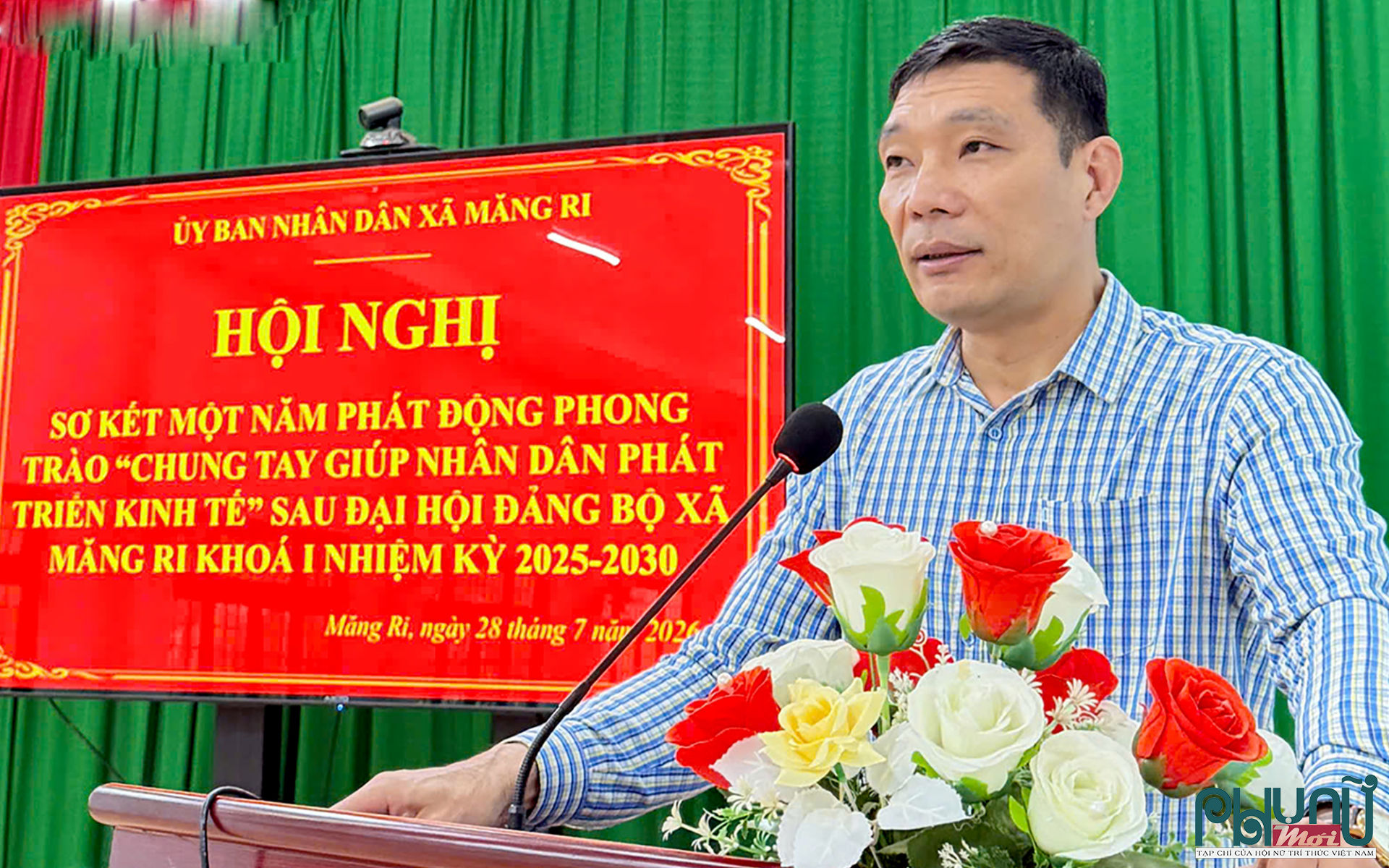 Ông Phạm Xuân Quang, Chủ tịch UBND xã Măng Ri phát biểu tại Hội nghị Sơ kết 1 năm thực hiện phòng trào “Chung tay giúp nhân dân phát triển kinh tế”. 