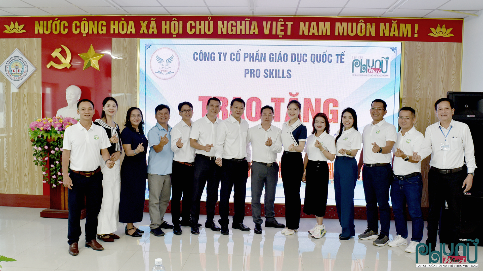 Hội đồng hương Liên xã Tư Nghĩa tại TP.HCM tặng quà, hỗ trợ xúc tiến đầu tư ở Quảng Ngãi 