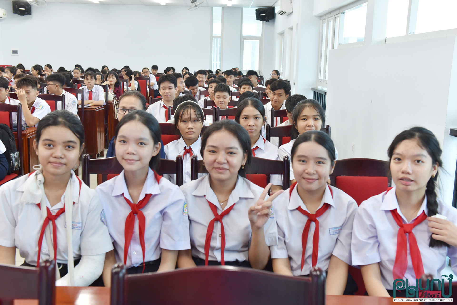Hội đồng hương Liên xã Tư Nghĩa tại TP.HCM tặng quà, hỗ trợ xúc tiến đầu tư ở Quảng Ngãi 