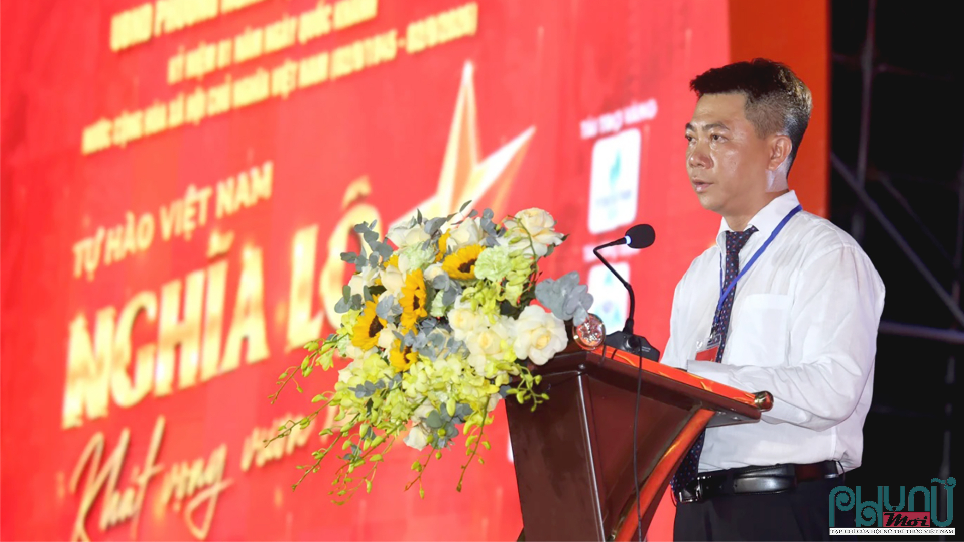 Chủ tịch UBND phường Nghĩa Lộ Trần Đình Trường  phát biểu trong đêm khai mạc. 