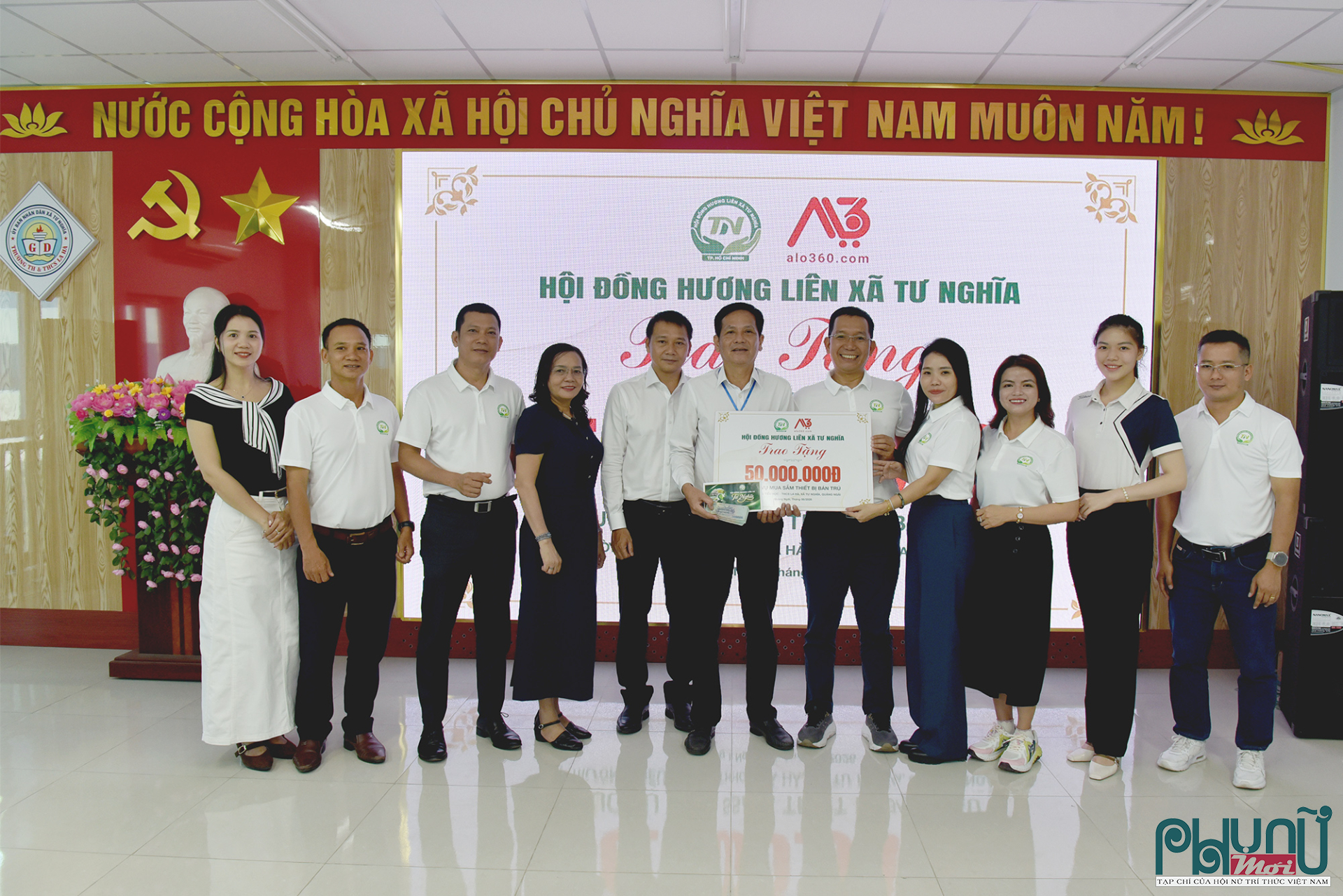 Ban Chấp hành Hội đồng hương Liên xã Tư Nghĩa tại TP.HCM trao 50 triệu đồng cho Trường Tiểu học và Trung học cơ sở La Hà, xã Tư Nghĩa đầu tư cơ sở vật chất cho phòng ăn nội trú của học sinh. 