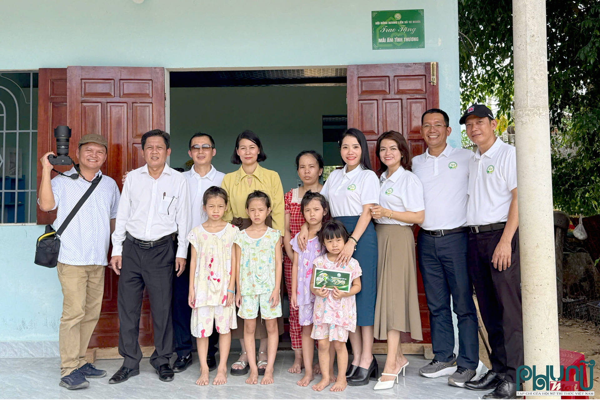 Hội đồng hương Liên xã Tư Nghĩa tại TP.HCM tặng quà, hỗ trợ xúc tiến đầu tư ở Quảng Ngãi 