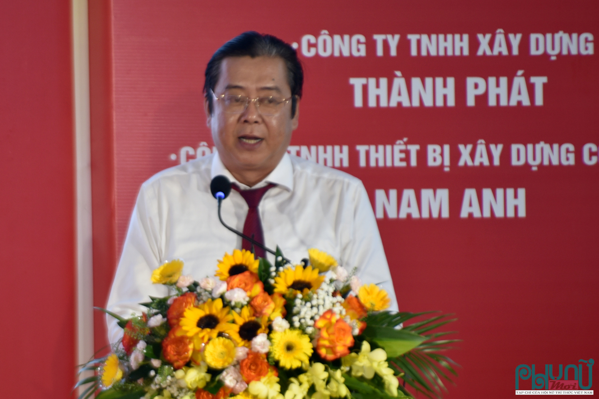 Ông Trần Hoàng Vĩnh, Giám đốc Ban Quản lý dự án đầu tư xây dựng các công trình giao thông tỉnh Quảng Ngãi phát biểu tại lễ khởi công.