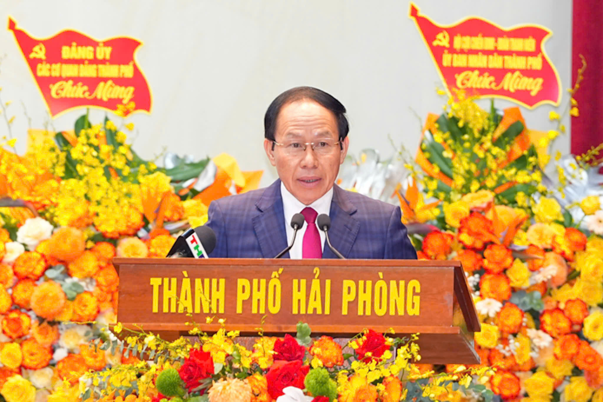 Ông Lê Tiến Châu - Ủy viên Trung ương Đảng, Bí thư Thành ủy, Trưởng Đoàn đại biểu Quốc hội thành phố - phát biểu tại Đại hội