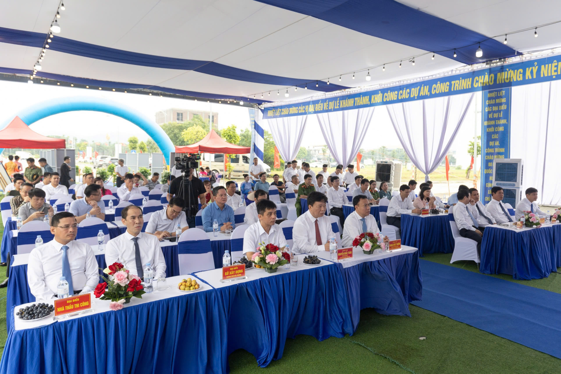   Các đại biểu dự lễ khởi công Dự án nhà ga hành khách T2 - Cảng Hàng không Quốc tế Cát Bi.  