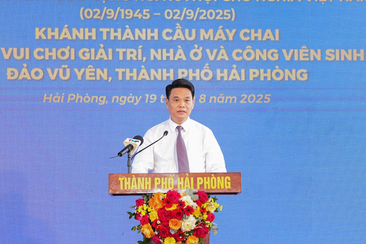 Đồng chí Lê Ngọc Châu - Phó Bí thư Thành ủy, Chủ tịch UBND TP Hải Phòng phát biểu tại lễ khánh thành cấu Máy Chai.