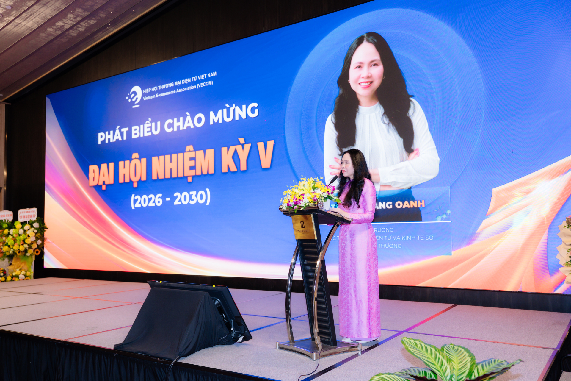 TS. Lê Hoàng Oanh, Cục trưởng Cục Thương mại điện tử và Kinh tế số