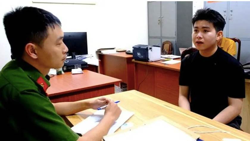 Nguyễn Lâm Thái tại trụ sở công an.