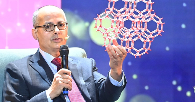 GS Omar M. Yaghi trong chuyến thăm đến Việt Nam vào năm 2021.