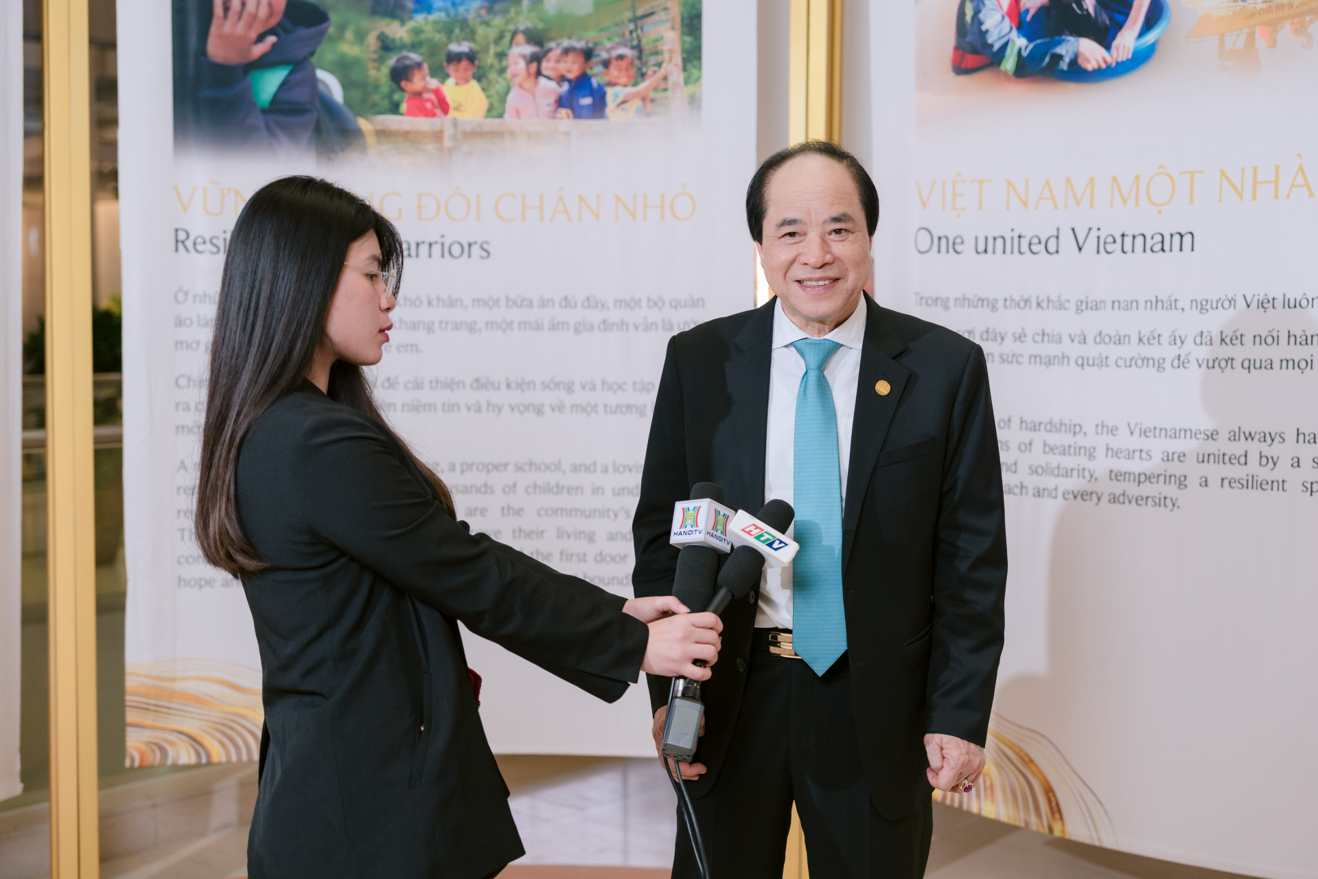 Ông Trương Xuân Cừ, Phó Chủ tịch thường trực Trung ương Hội Người cao tuổi Việt Nam trả lời phỏng vấn sau khi nhận giải. Ảnh: BTC